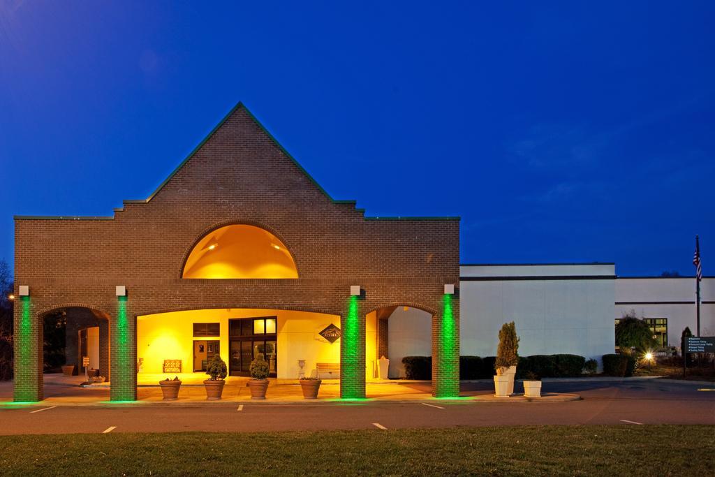 Hotel Salisbury & Conference Center Exterior foto